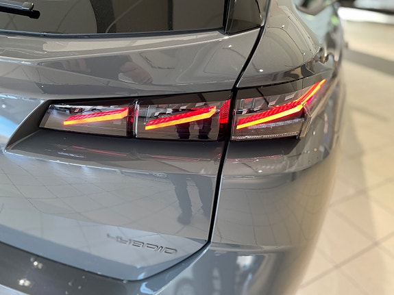 Peugeot 308 SW 15 of 18