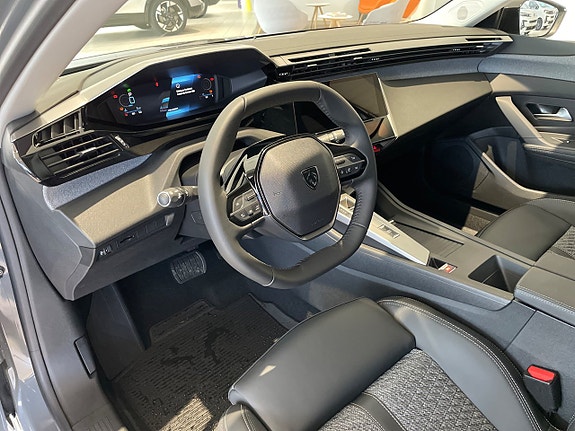 Peugeot 308 SW 9 of 18
