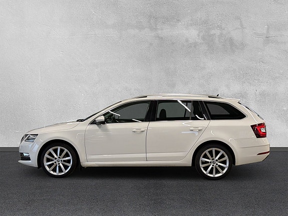 Skoda Octavia 2 of 5