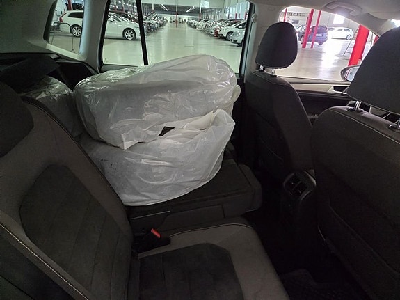 Volkswagen Golf Sportsvan 5 of 10