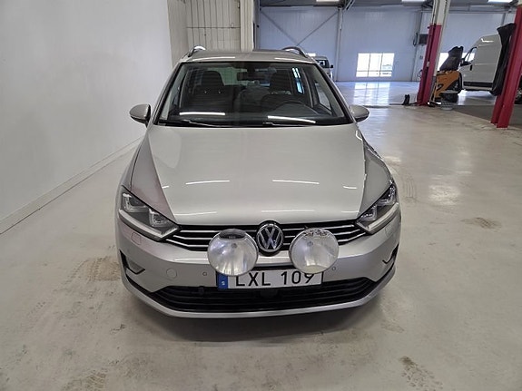 Volkswagen Golf Sportsvan 2 of 10