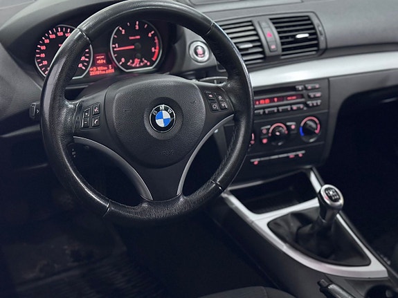 BMW 118d 2 of 5