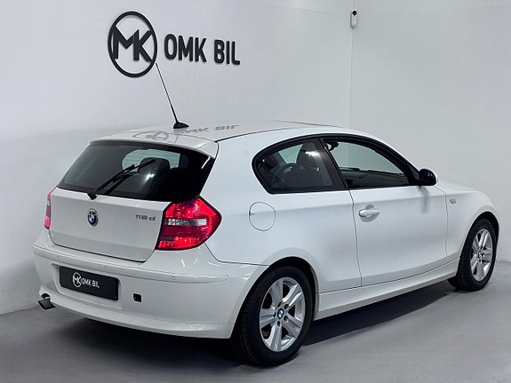 BMW 118d 3 of 5