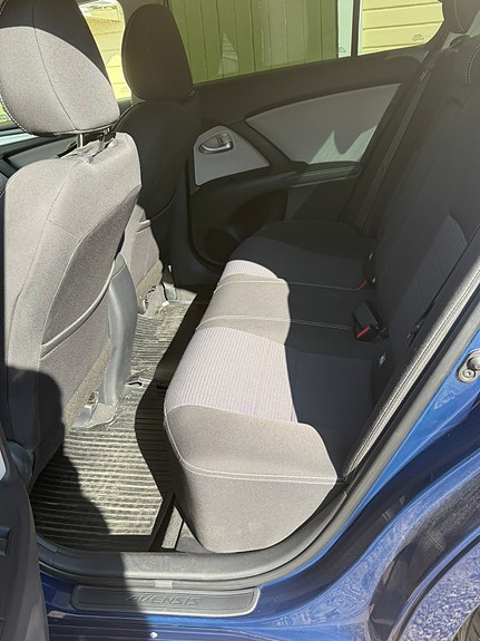 Toyota Avensis 7 of 9