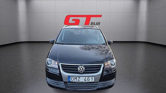 Volkswagen Touran 2 of 5