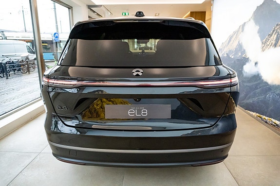 NIO EL8 3 of 12