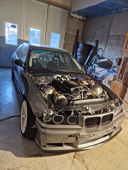 BMW 325i 8 of 8