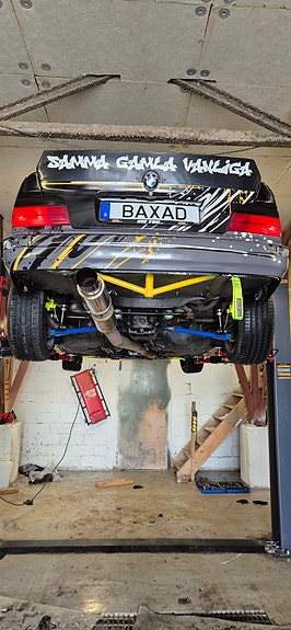 BMW 325i 7 of 8
