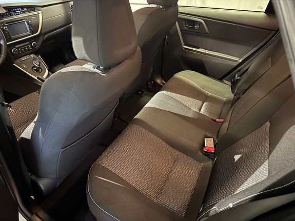 Toyota Auris 4 of 9