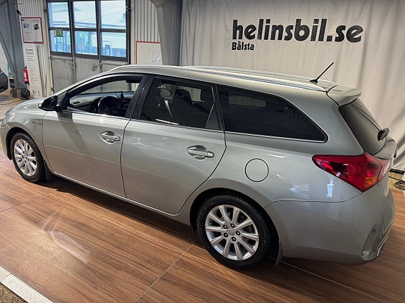 Toyota Auris 2 of 9