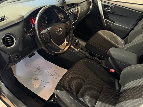 Toyota Auris 3 of 9