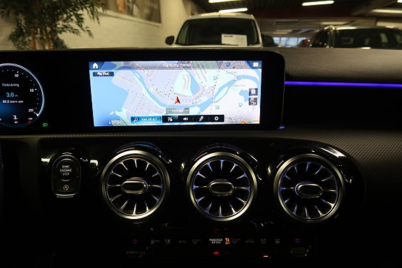 Mercedes-Benz A200 7 of 11