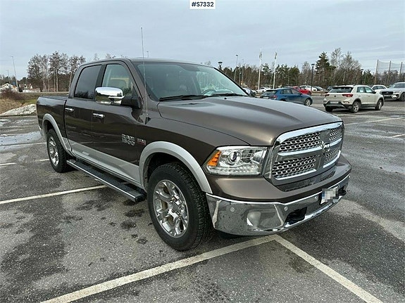 DODGE RAM 1500 LARAMIE, Bensin, 3 st uppsättning däck+fälg