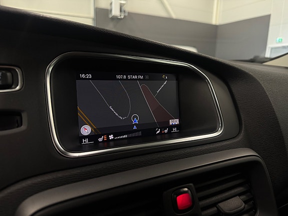 Volvo V40 Cross Country 8 of 11