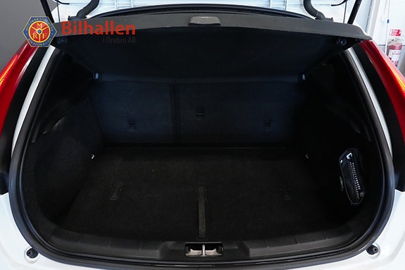 Volvo V40 Cross Country 11 of 11