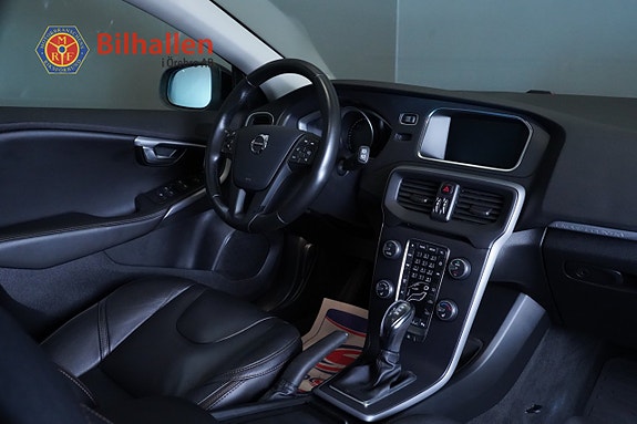 Volvo V40 Cross Country 3 of 11