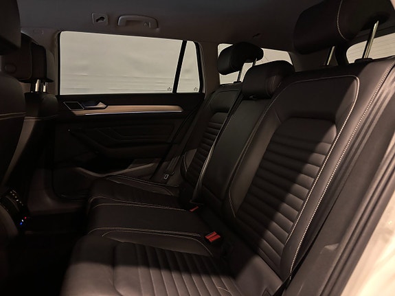 Volkswagen Passat 19 of 23