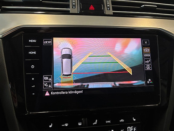 Volkswagen Passat 16 of 23
