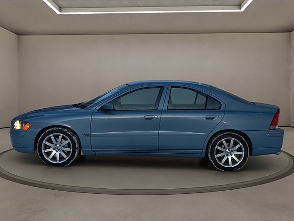 Volvo S60 2 of 5