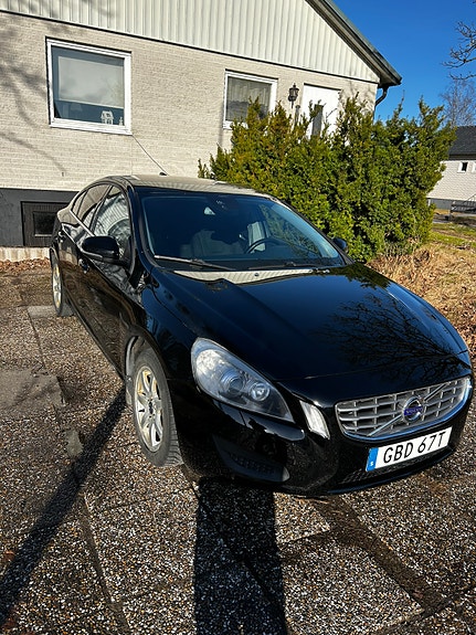 Volvo S60 2 of 5