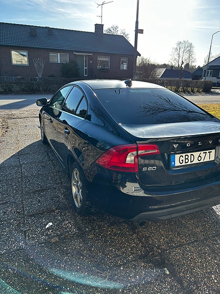 Volvo S60 4 of 5