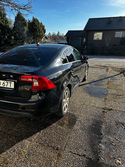 Volvo S60 3 of 5