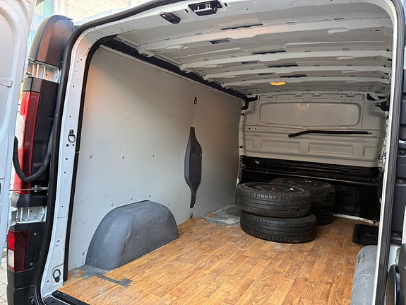Renault Trafic 12 of 27