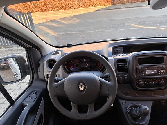 Renault Trafic 27 of 27