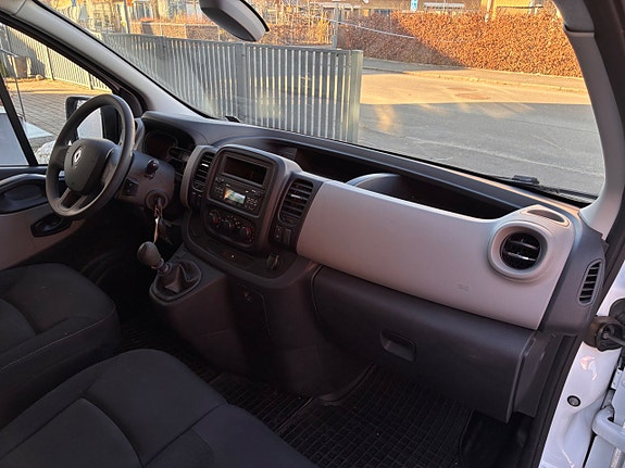 Renault Trafic 18 of 27