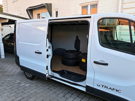 Renault Trafic 13 of 27