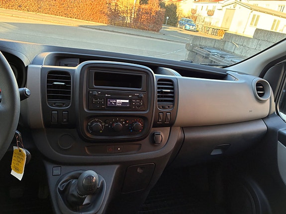 Renault Trafic 21 of 27