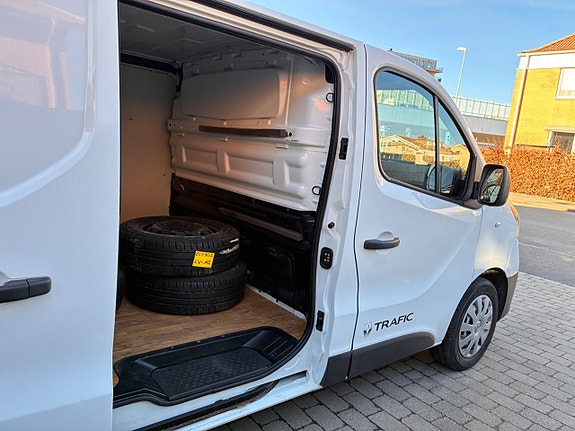 Renault Trafic 14 of 27