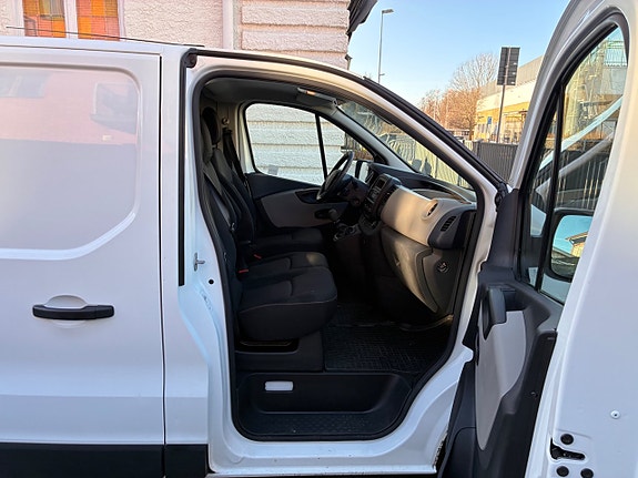 Renault Trafic 17 of 27