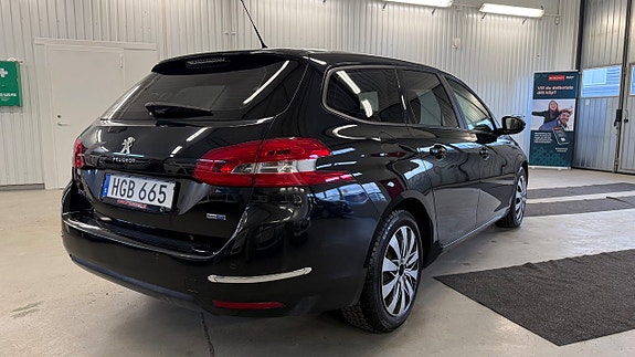 Peugeot 308 8 of 23