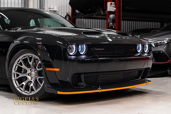 Dodge Challenger 2 of 5