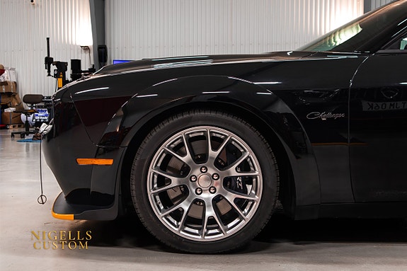 Dodge Challenger 12 of 27