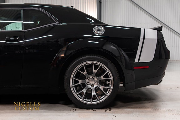 Dodge Challenger 11 of 27