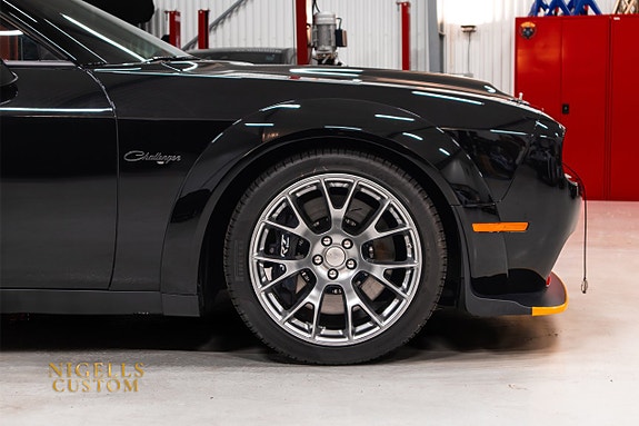 Dodge Challenger 3 of 5