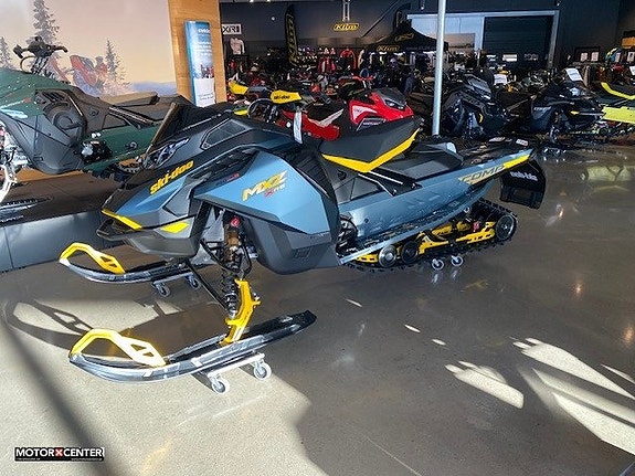 Ski-Doo MXZ X-RS Comp 850 E-TEC Turbo R 137 10,25" Display
