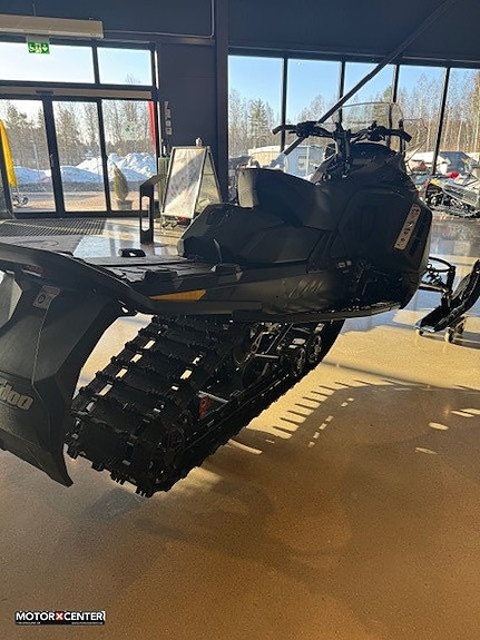 Ski-Doo Renegade Adrenaline 900 ACE 137 3 of 5