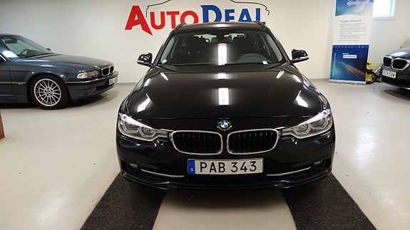 BMW 320 2 of 5