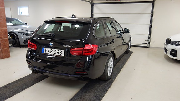 BMW 320 8 of 12