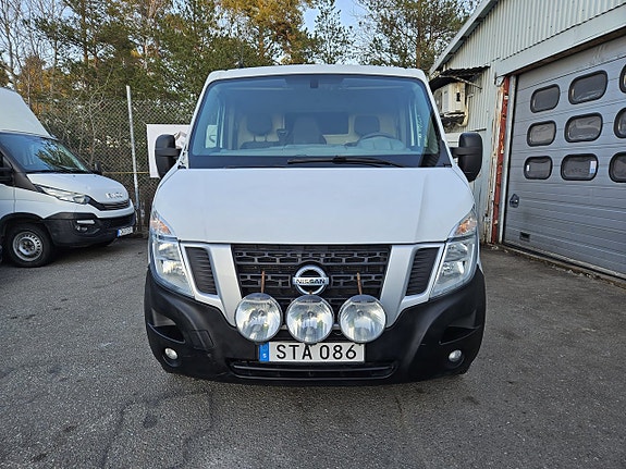 Nissan NV400 2 of 5