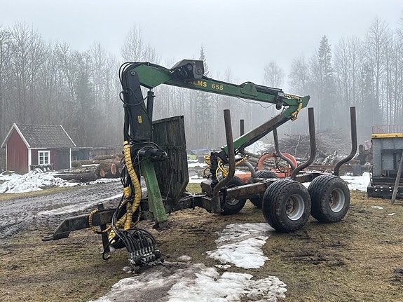 Skogsvagn med kran Palms P655 | 2004 via konkursauktion