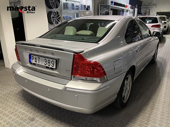Volvo S60 3 of 5