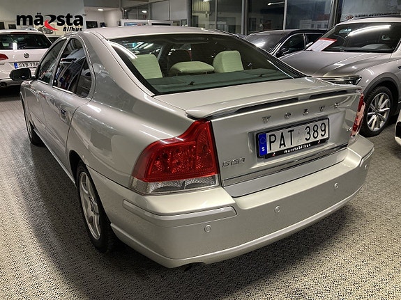 Volvo S60 4 of 5