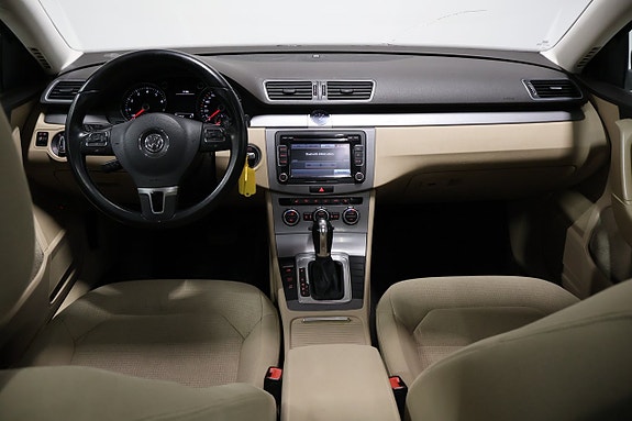 Volkswagen Passat 9 of 18