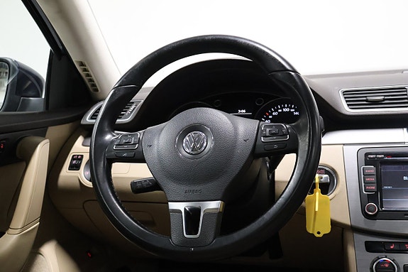 Volkswagen Passat 11 of 18