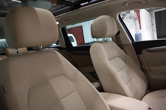 Volkswagen Passat 12 of 18