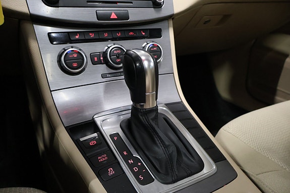 Volkswagen Passat 15 of 18